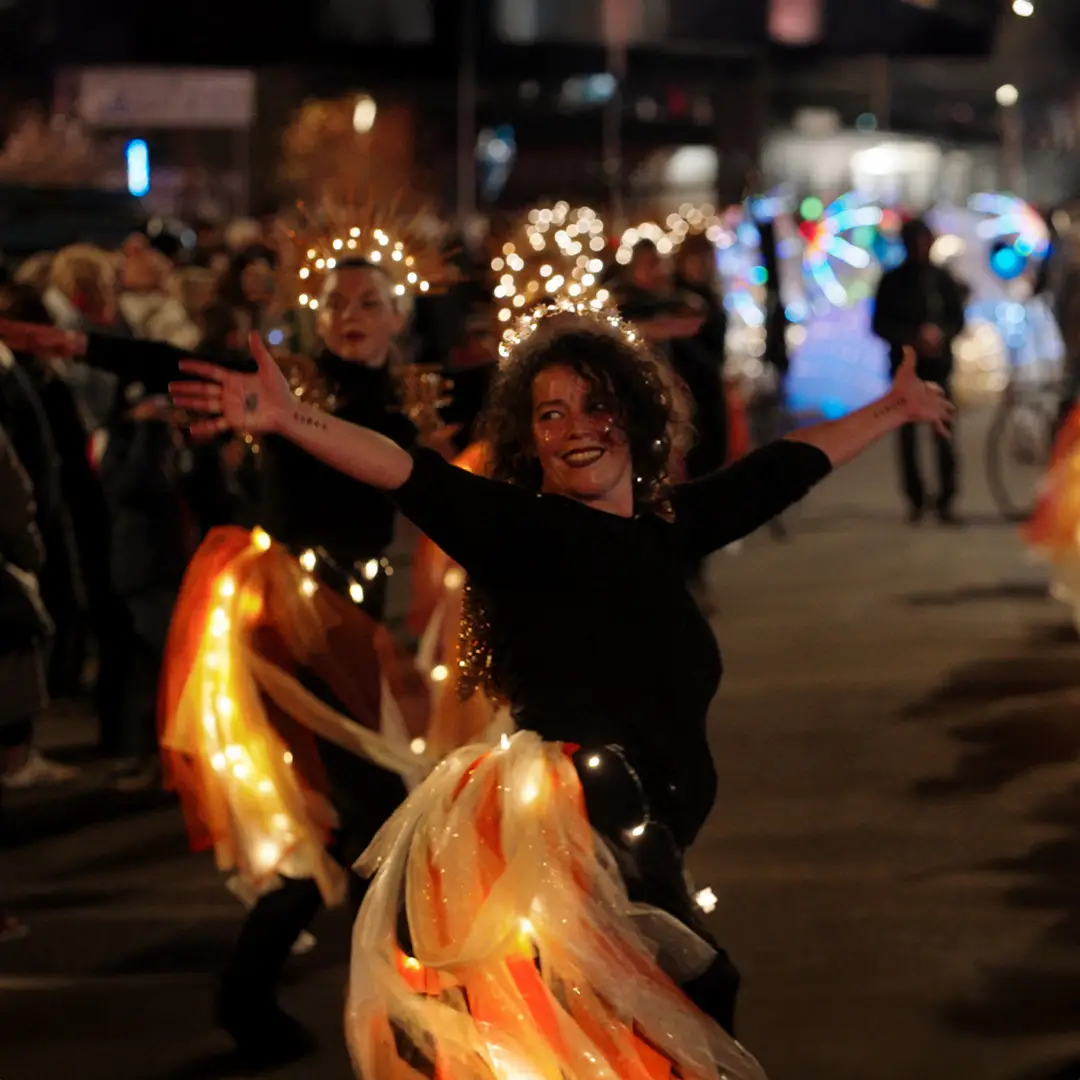 Eva Daurios lors de la parade de noel dansante a Vire, Normandie