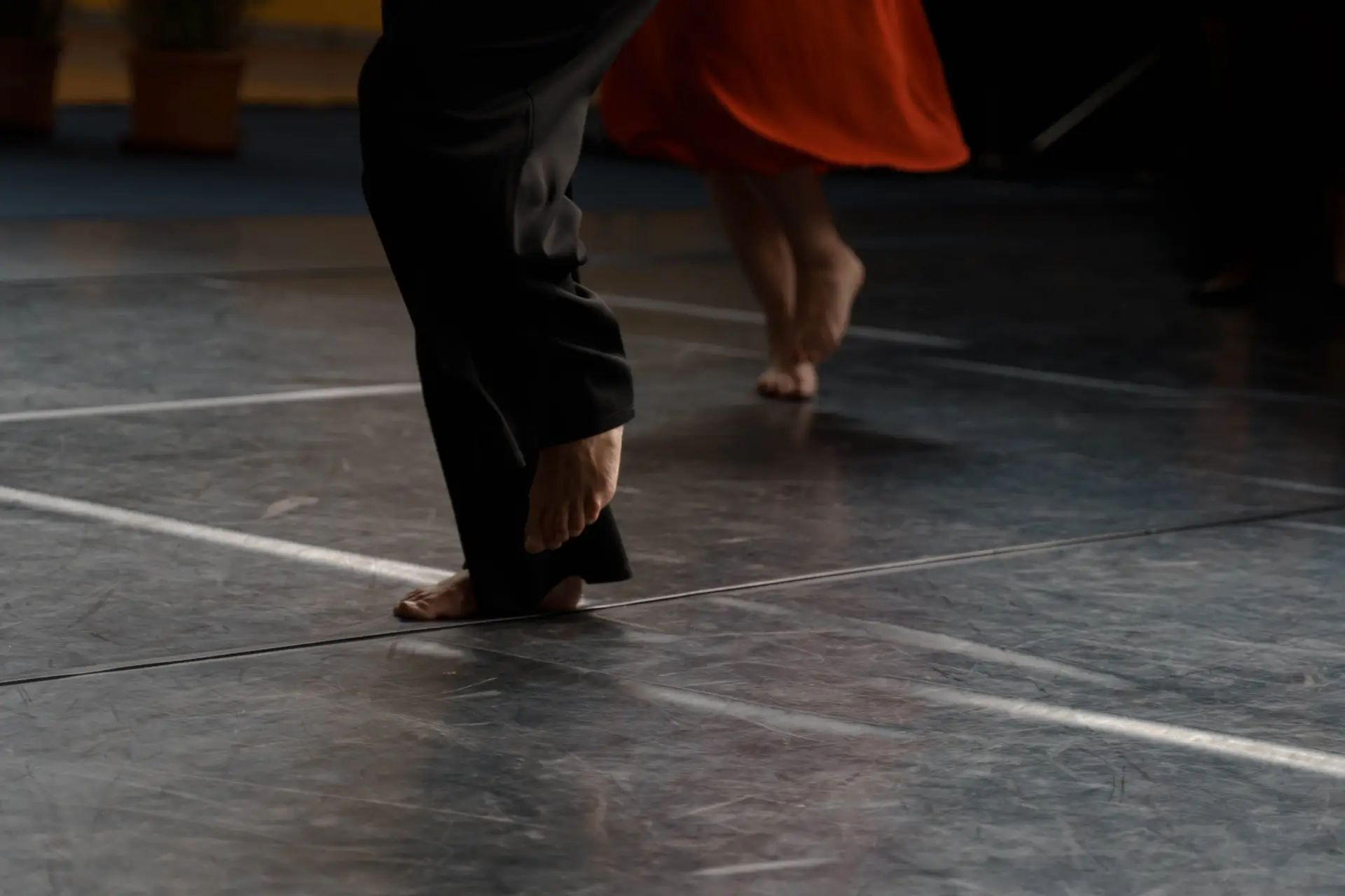 Pieds de danseuse lors de spectacle a la MJC de Vire, Normandie